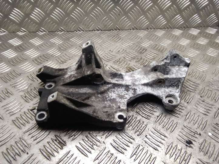 Audi A6 (2001 - 2004)  045903143C Кронштейн