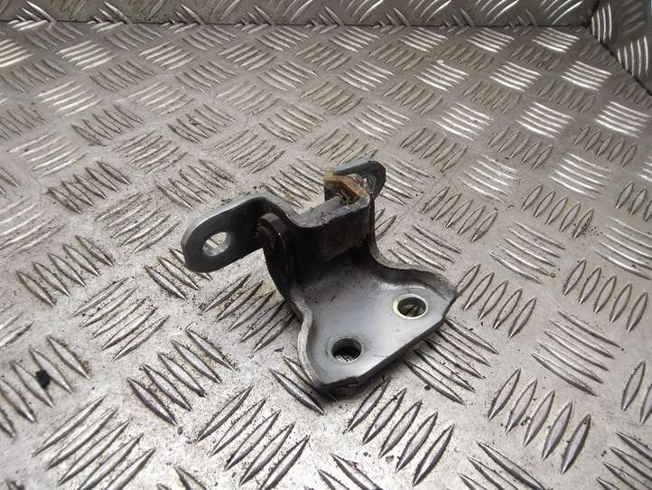 Toyota Prius (XW20) (2003 - 2009)   Нижняя петля передней двери