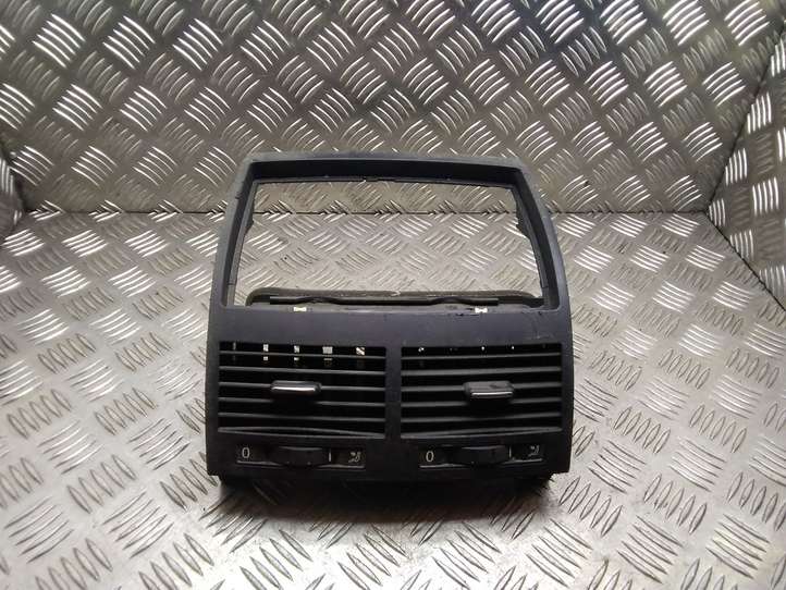 Volkswagen Touareg I (2002 - 2010)  7L6819727 Центральный дефлектор