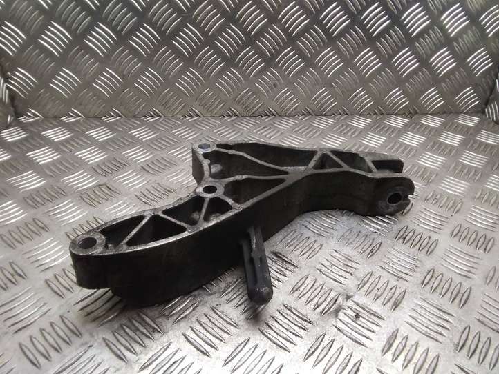 Opel Zafira (2008 - 2014)  13125634 Кронштейн