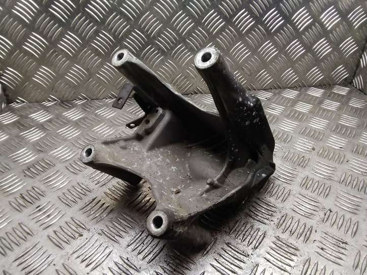 Volkswagen Touareg I (2002 - 2010)  070199308A Кронштейн