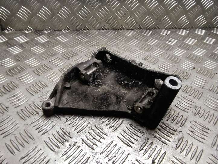 Volkswagen Touareg I (2002 - 2010)  070903143C Кронштейн