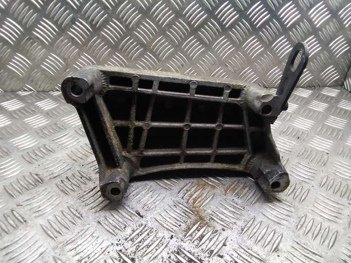 Opel Combo (2001 - 2005)  55194807 Кронштейн