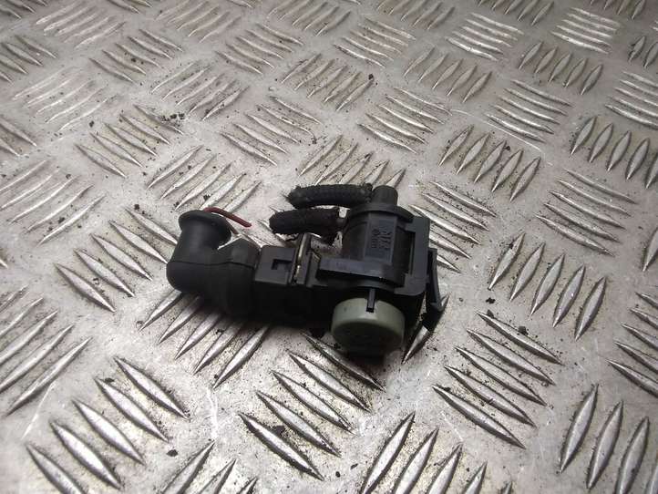 Audi A2 (1999 - 2007)  1J0906283A Вакуумный клапан
