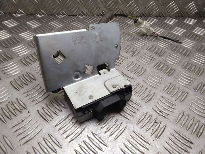 Ford Mondeo Mk III (2000 - 2007)  2S71F43102AB Замок задней крышки