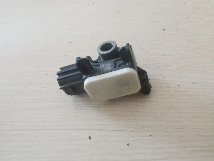 Nissan Juke I F15 (2010 - 2018) 985811LA0A Датчик удара SRS — фото 1