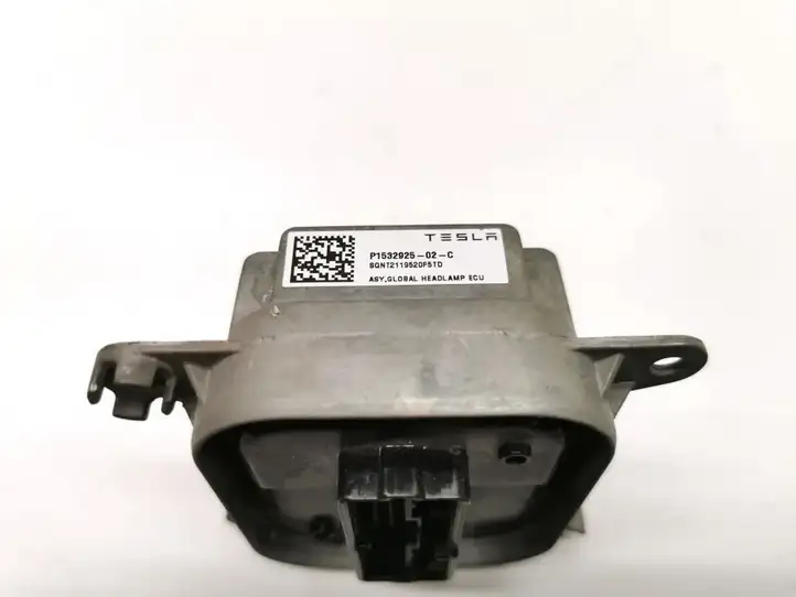 Tesla Model 3 (2017 - 2023) 1532925-02-C Блок розжига ксенона — фото 3