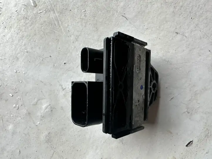 BMW 3 F30 F35 F31 (2012 - 2018) 8514120 Реле накала свечей — фото 1