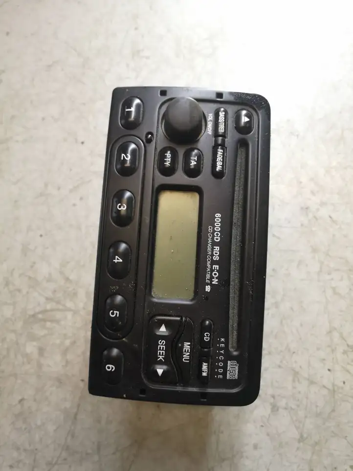 Ford Focus (1998 - 2004) YS4F18C815AA Магнитола / мультимедийная система — фото 1