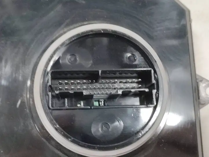 Tesla Model 3 (2017 - 2023) 111079699F Блок розжига ксенона — фото 2