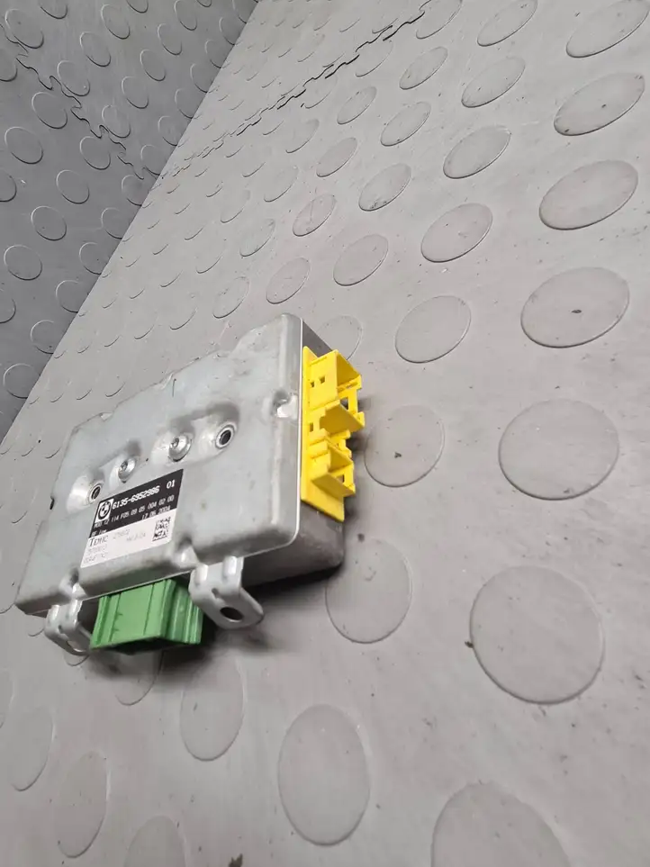 BMW 5 E60 E61 (2004 - 2010)  6952986 Блок управления дверью