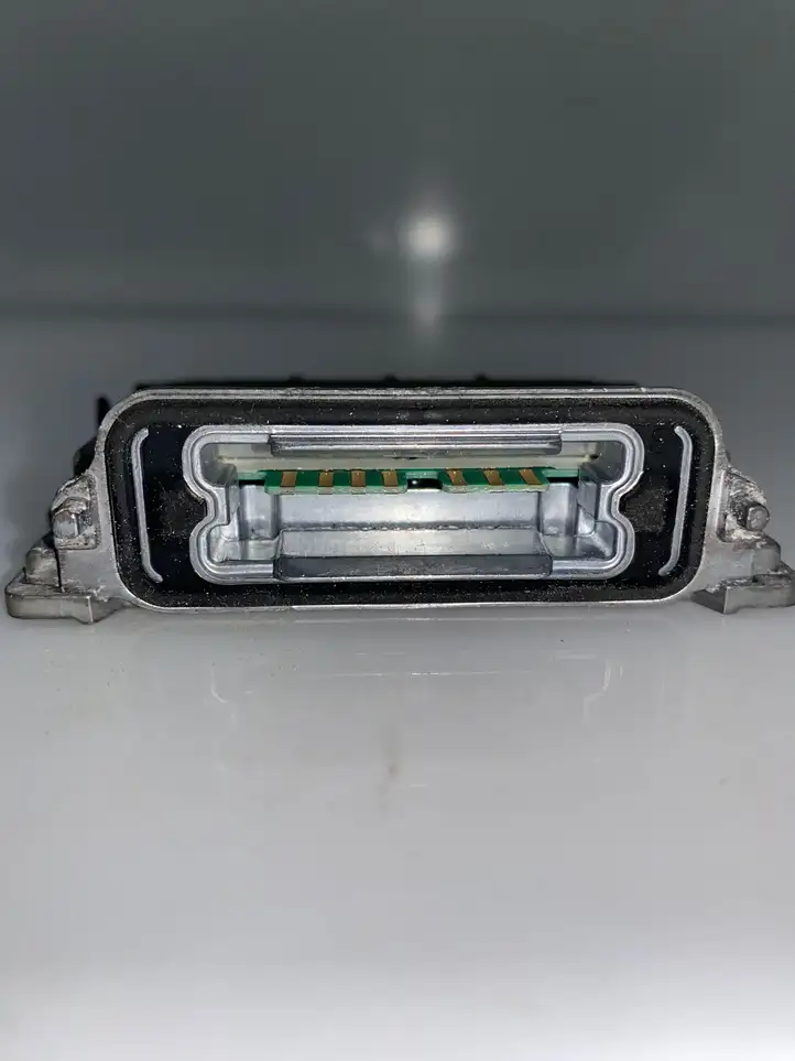 Citroen C5 (2008 - 2017) 89032335 Блок розжига ксенона — фото 3