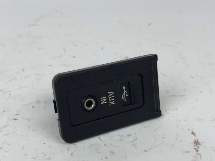 9138402 BMW 5 E60 E61 USB jungtis