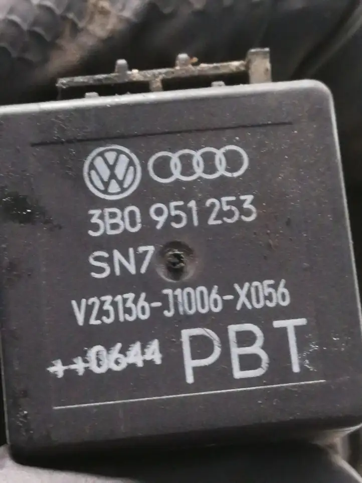 Volkswagen PASSAT B6 (2005 - 2010) 3B0951253 Реле накала свечей — фото 3
