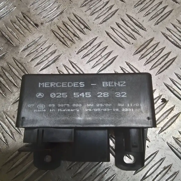 Mercedes-Benz Vaneo W414 (2001 - 2005) 0255452832 Реле накала свечей — фото 2