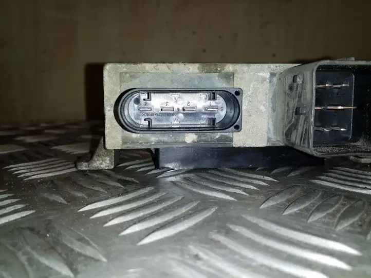 Renault Trafic II (X83) (2002 - 2014) 8200558438A Реле накала свечей — фото 4