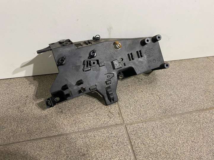 13627810180 BMW 5 E60 E61 Kita variklio skyriaus detalė