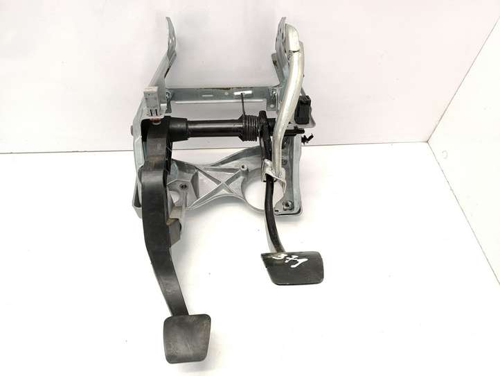 Opel Vectra (2005 - 2009)  24401379 Педаль