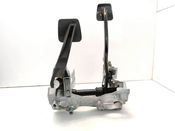 Opel Vectra (2005 - 2009)  24401379 Педаль