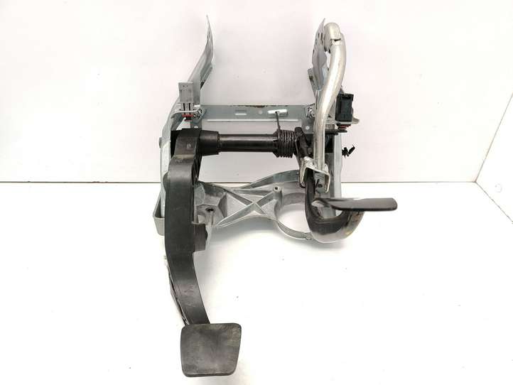 Opel Vectra (2005 - 2009)  24401379 Педаль