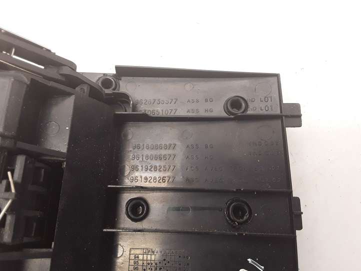 Peugeot 406 (1999 - 2006)  9618086677 Пепельница
