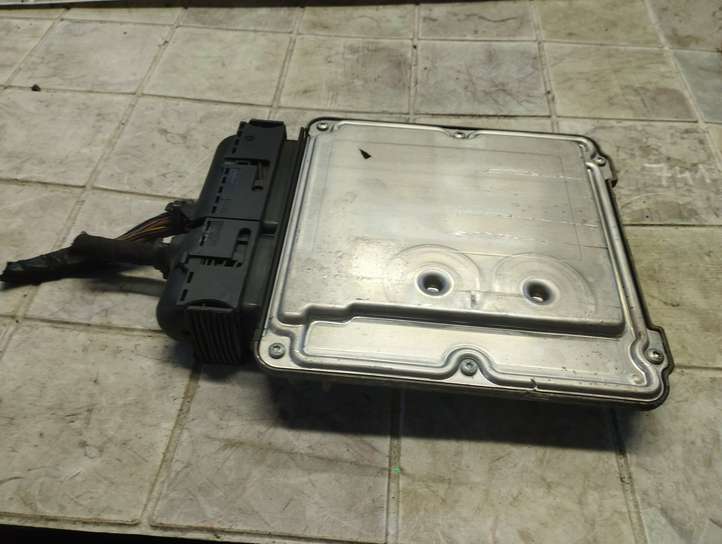 Seat Altea (2004 - 2009)  03G906016ES Блок управления двигателя