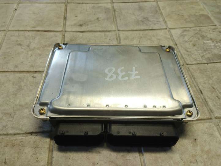 Audi A4 (2000 - 2006)  8E0907401T Блок управления двигателя