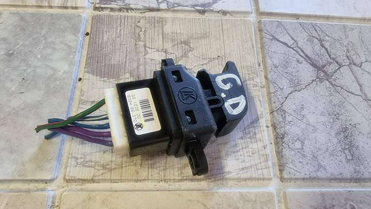 Mazda 3 (2006 - 2009)  B32H66370 Кнопка стеклоподъемников