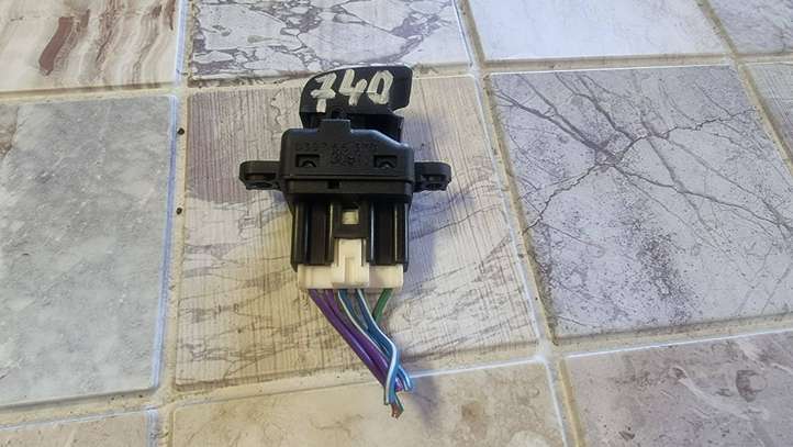 Mazda 3 (2006 - 2009)  B32H66370 Кнопка стеклоподъемников