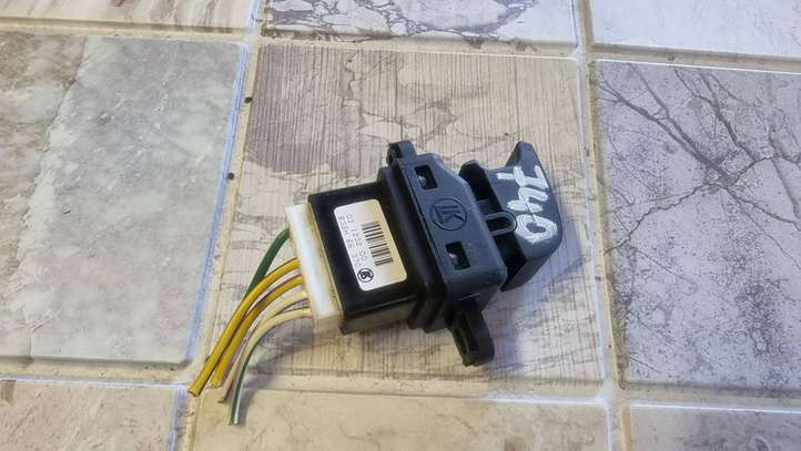 Mazda 3 (2006 - 2009)  B32H66370 Кнопка стеклоподъемников