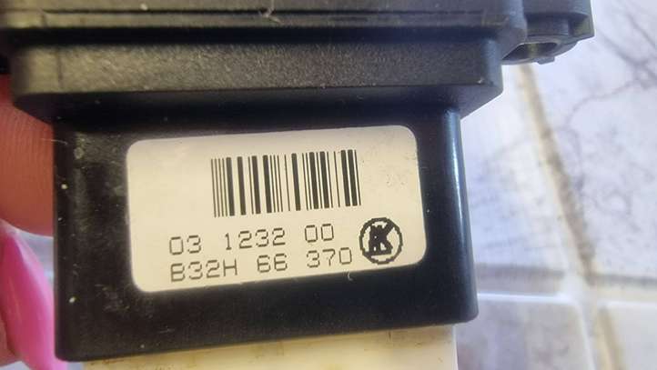 Mazda 3 (2006 - 2009)  B32H66370 Кнопка стеклоподъемников