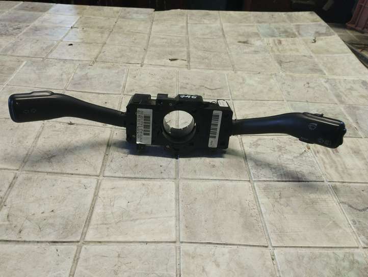 Skoda Fabia Mk1 (6Y) (1999 - 2007)  8L0853513G Комплект ручек