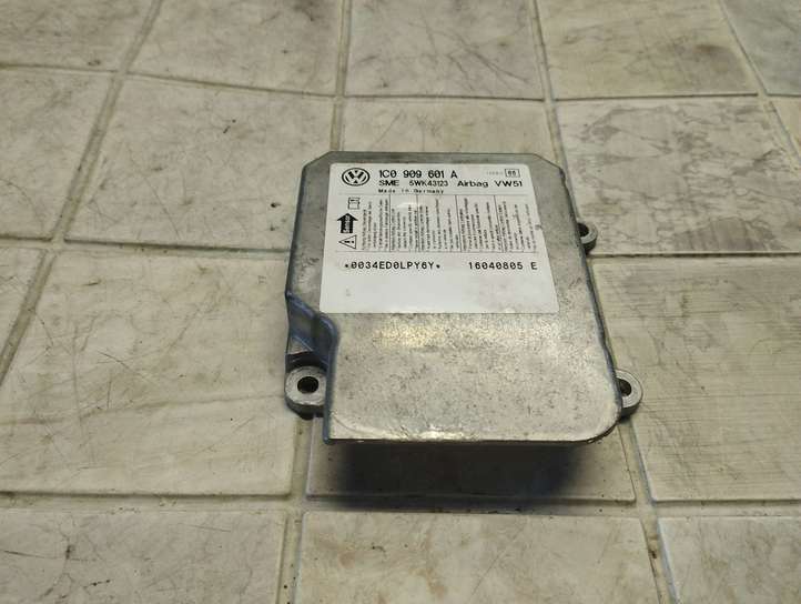Skoda Fabia Mk1 (6Y) (1999 - 2007)  1C0909601A Блок управления надувных подушек