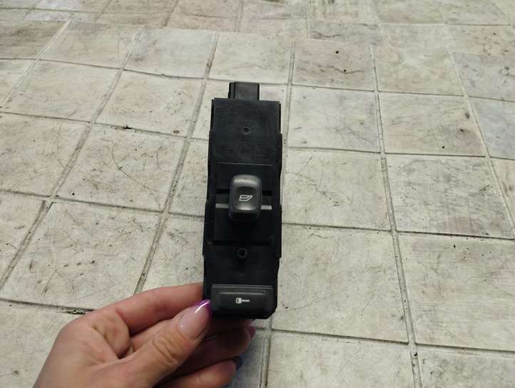 Volvo V70 (2000 - 2004)  30658117 Кнопка стеклоподъемников