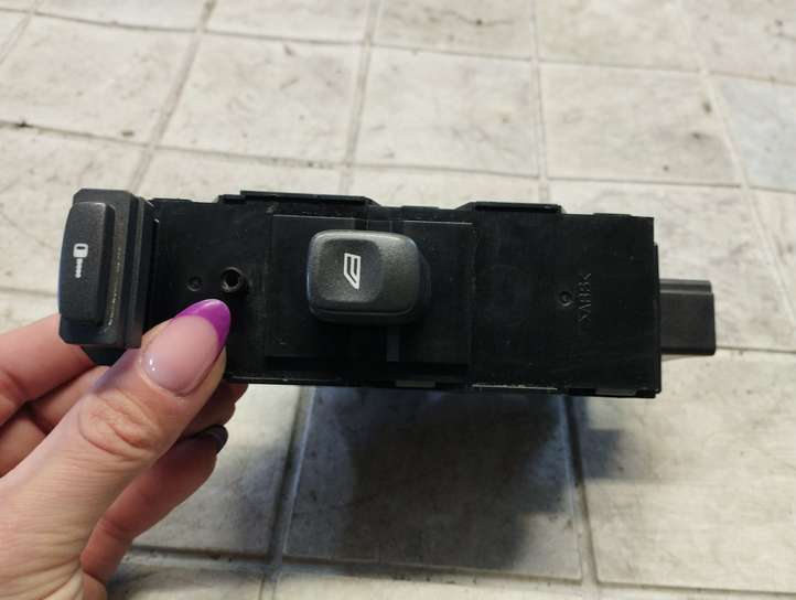 Volvo V70 (2000 - 2004)  30658117 Кнопка стеклоподъемников