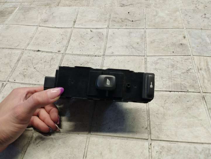 Volvo V70 (2000 - 2004)  30658117 Кнопка стеклоподъемников