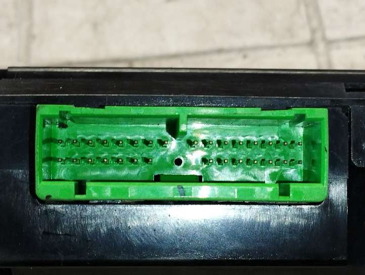 Volvo V70 (2000 - 2004)  30658117 Кнопка стеклоподъемников