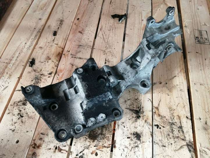 Mitsubishi Outlander (2007 - 2012)  03G903143J Кронштейн
