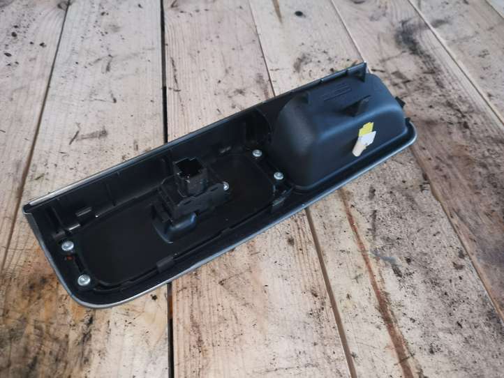 Volvo S40 (2004 - 2007)  8663815 Кнопка стеклоподъемников