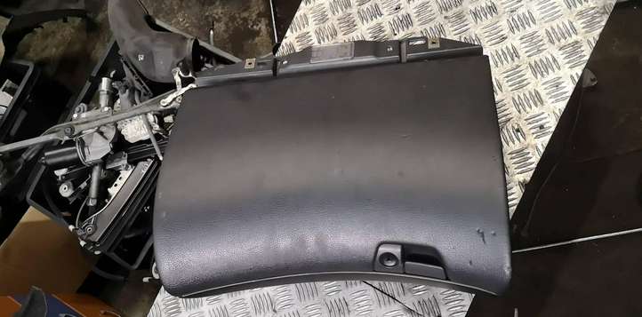 Volvo S60 (2000 - 2004)   Ящик для вещей