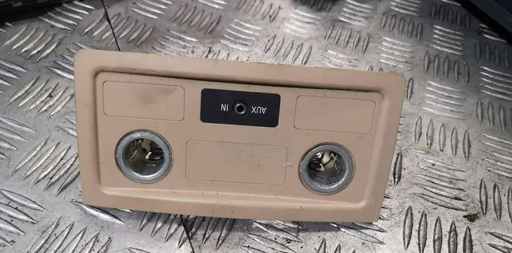 BMW 5 E60 E61 (2004 - 2010)   Прикуриватель