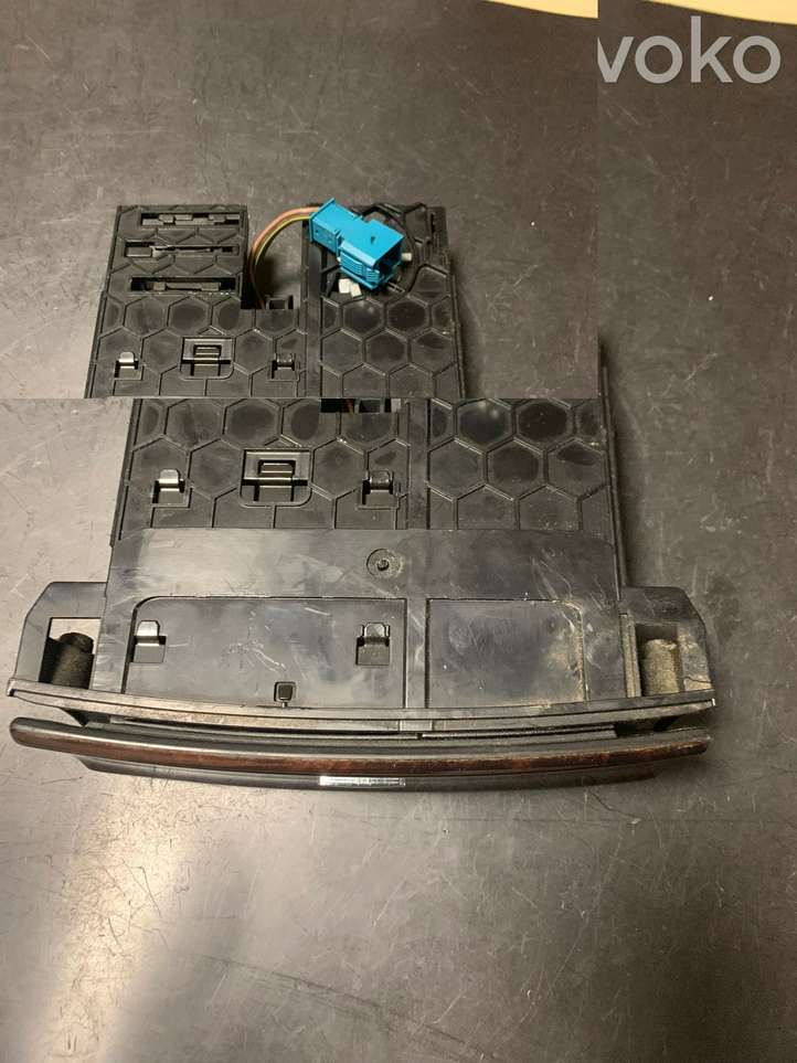 Mercedes-Benz ML W164 (2005 - 2011)  A1648100030 Пепельница