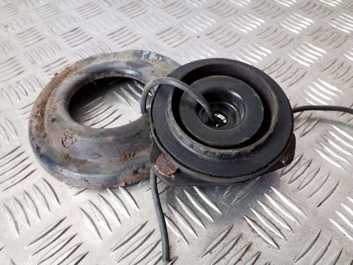 Ford Focus (1998 - 2004)  98AG3K099AB Опорный подшипник
