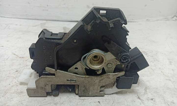 Ford Mondeo Mk III (2000 - 2007)  2S4AA26413EB Замок задней двери