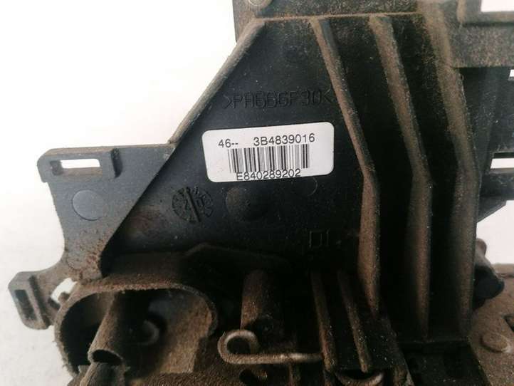 Volkswagen Golf IV (1998 - 2005)  3b4839016a Замок задней двери