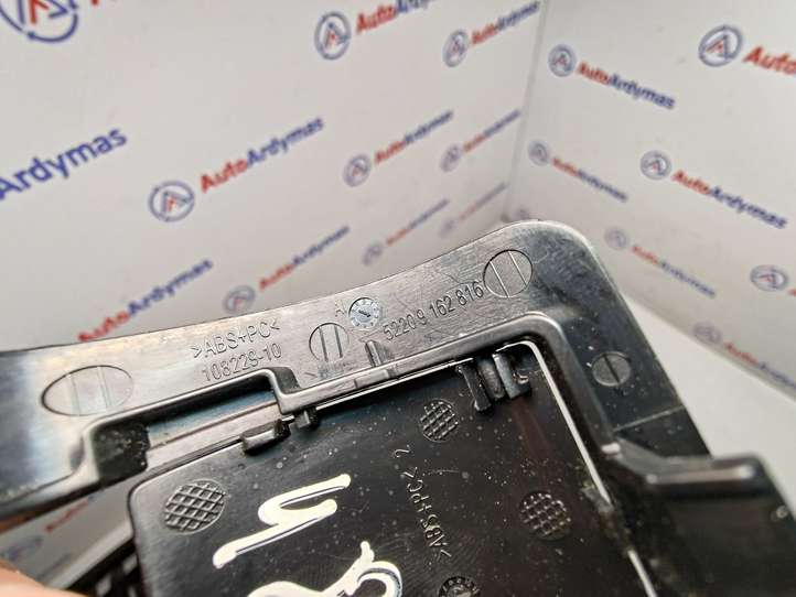 BMW 5 F10 F11 (2009 - 2016)  52209162816 Заглушка, крышка ISOFIX
