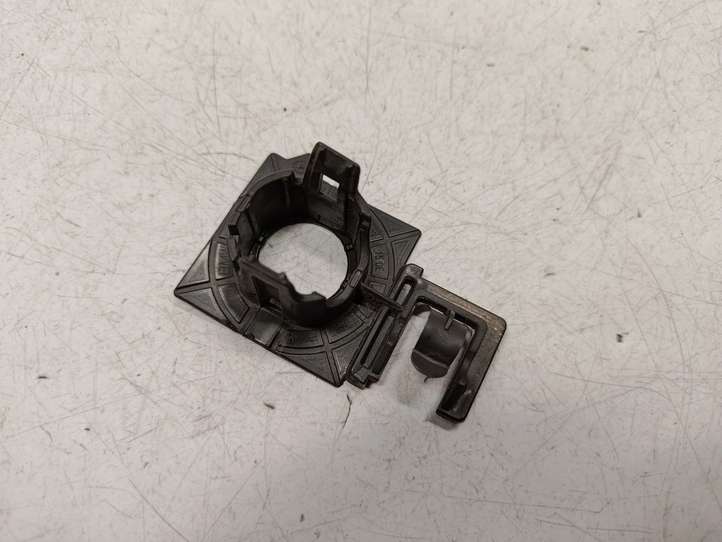 BMW 5 F10 F11 (2009 - 2016)  7331605 Кронштейн заднего датчика парковки (PDC)