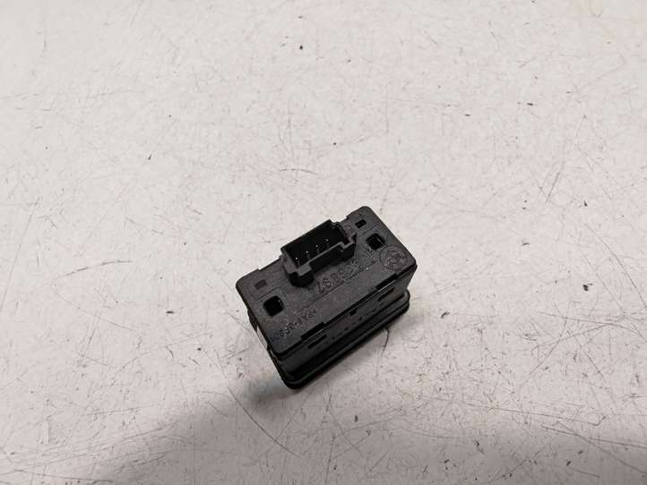 BMW 5 E39 (1996 - 2003)  8368974 Кнопка стеклоподъемников