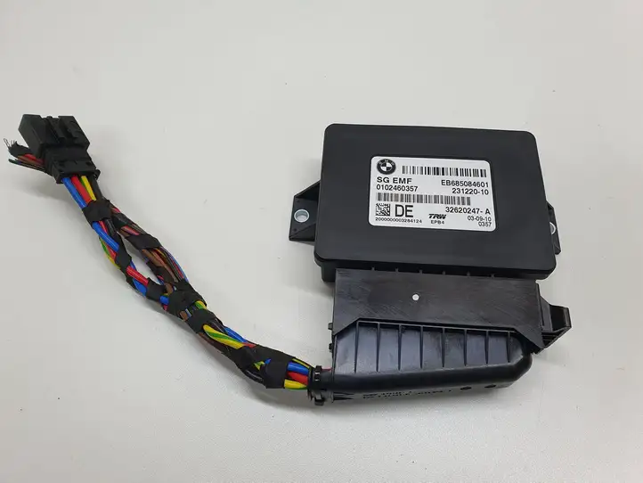 BMW 5 F10 F11 (2009 - 2016)  32620247 Модуль управления ручным тормозом