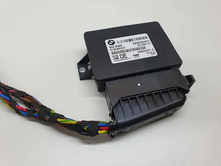 BMW 5 F10 F11 (2009 - 2016)  32620247 Модуль управления ручным тормозом